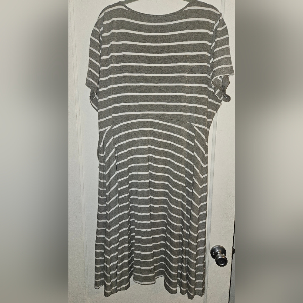 MUST GO!!! TORRID Dress Size 3 gray and white stripped